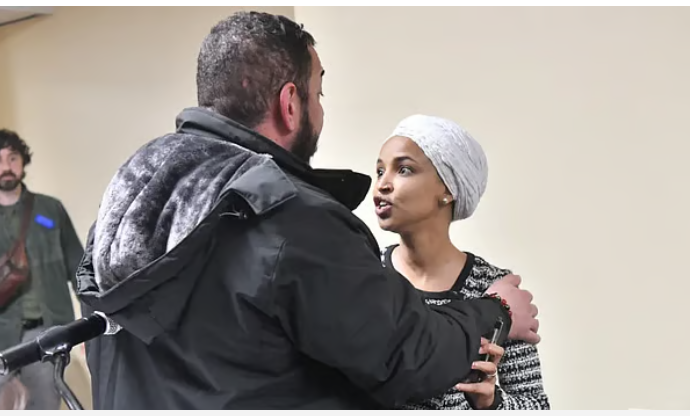 মিনিয়াপোলিসে টাউন হল সভায় কংগ্রেস সদস্য ইলহান ওমারের ওপর হামলা